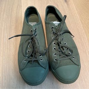 Nothing new low tops forest green women’s size 8.5